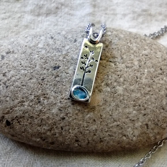 Exquisite Tree Necklace - Picture 1 of 4